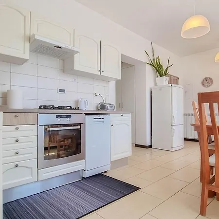 Malerisches Nur 800 Meter Zum Strand Mit Privater Terrasse, Grill, Wifi Apartman
