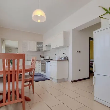 Malerisches Nur 800 Meter Zum Strand Mit Privater Terrasse, Grill, Wifi * Karpinjan
